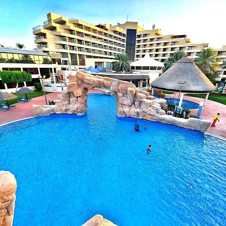 Danat Al Ain Resort Екстериор снимка The swimming pool at the hotel