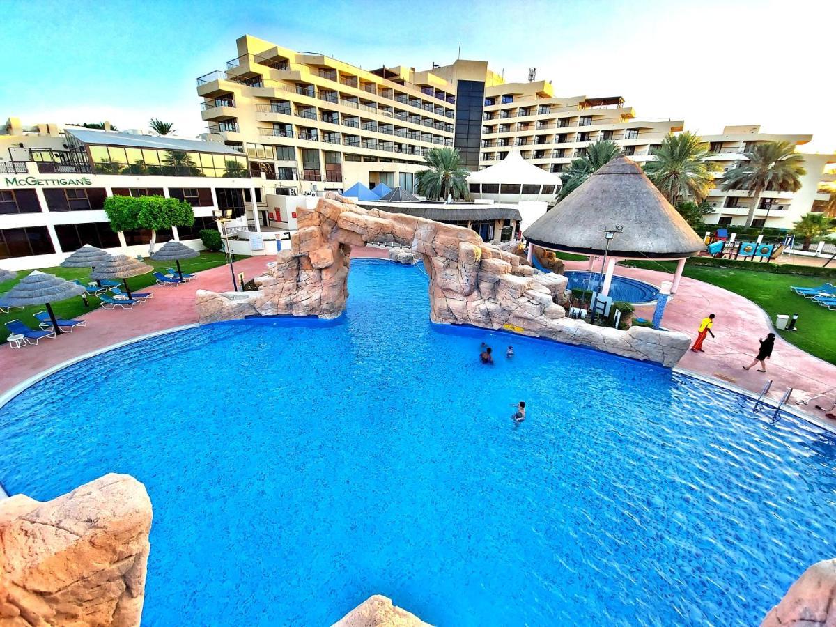 Danat Al Ain Resort Екстериор снимка The swimming pool at the hotel