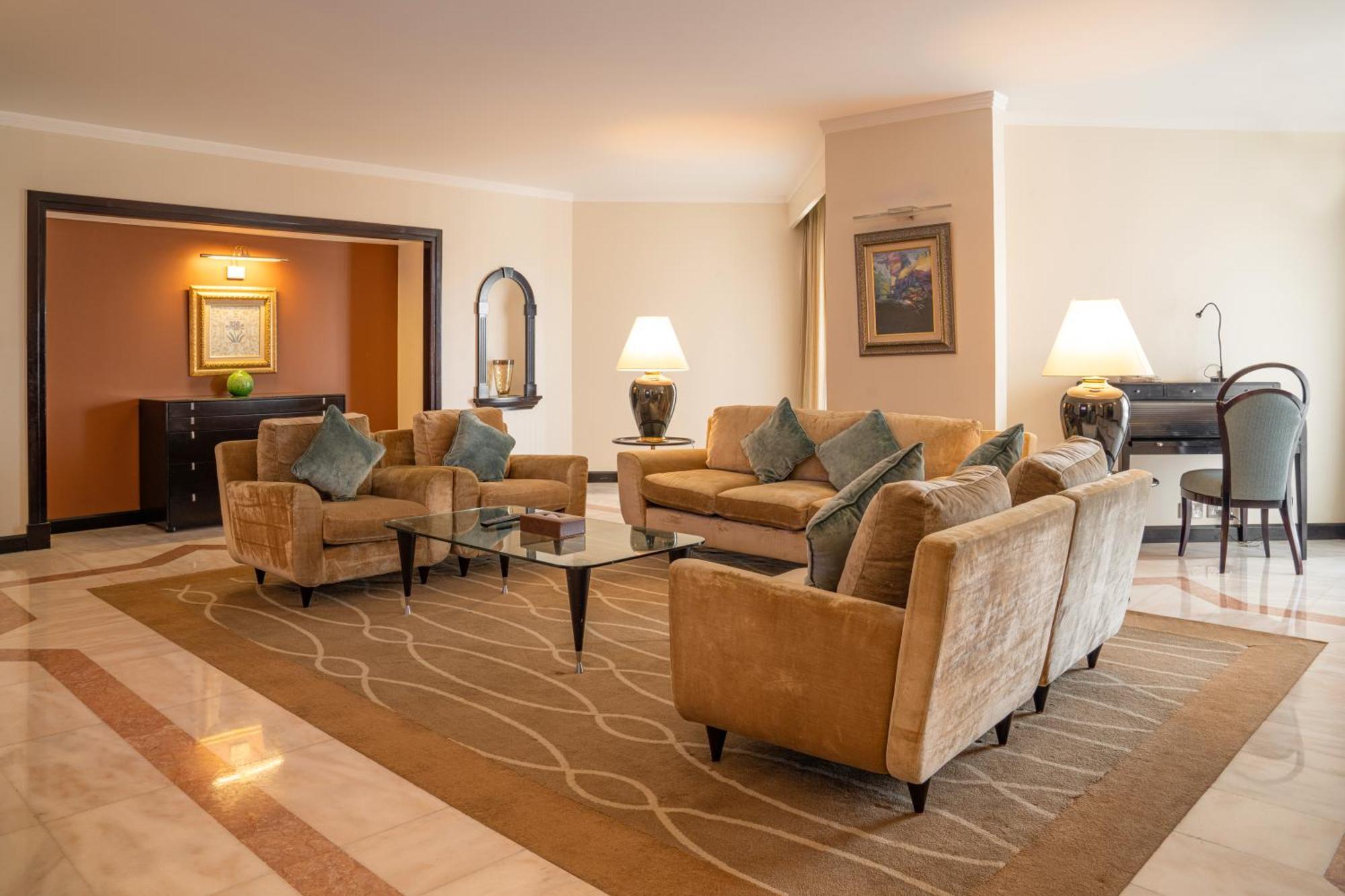 Danat Al Ain Resort Екстериор снимка A living room in a suite at the Jumeirah Emirates Towers Hotel