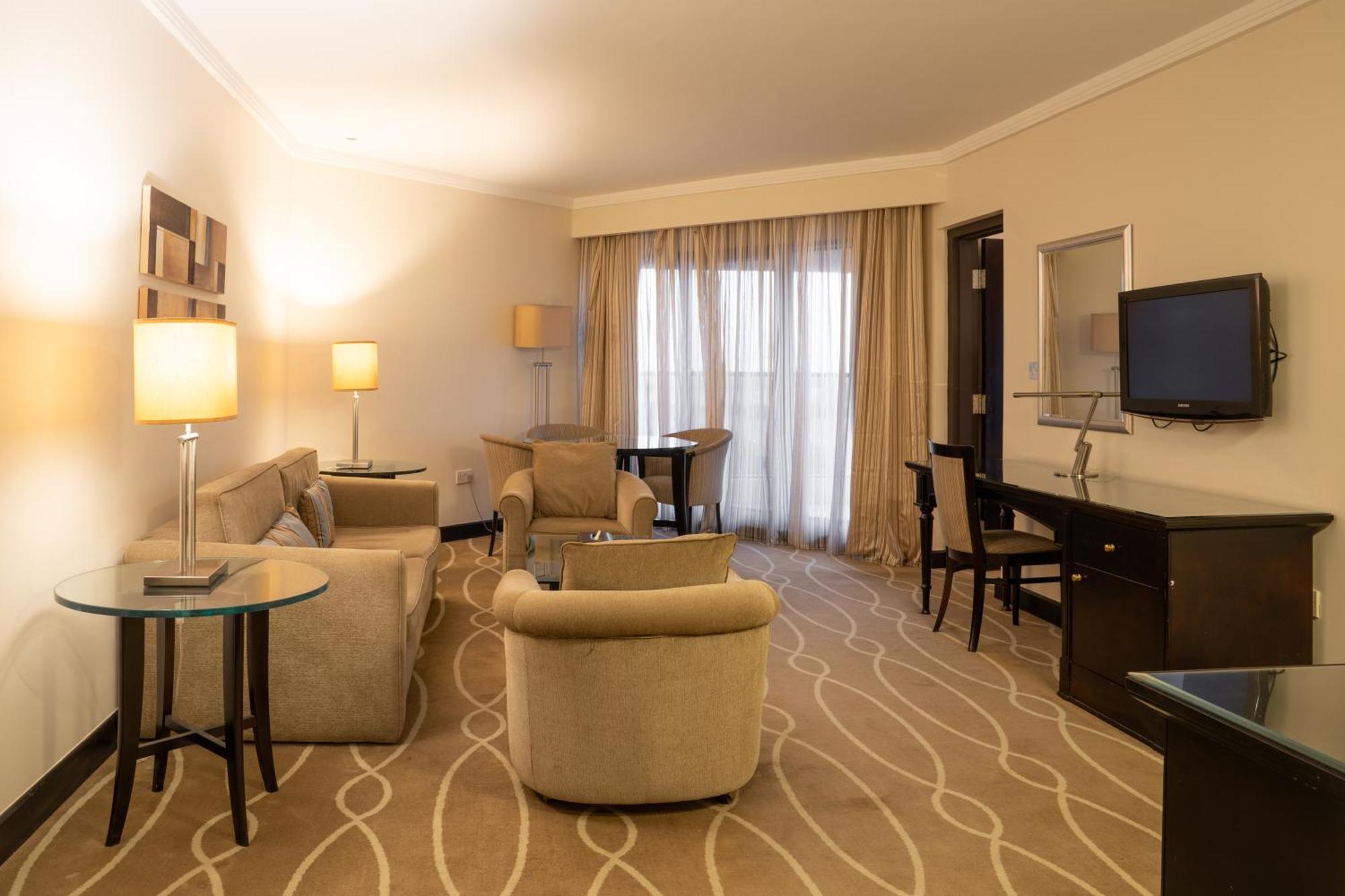 Danat Al Ain Resort Екстериор снимка A suite at the hotel