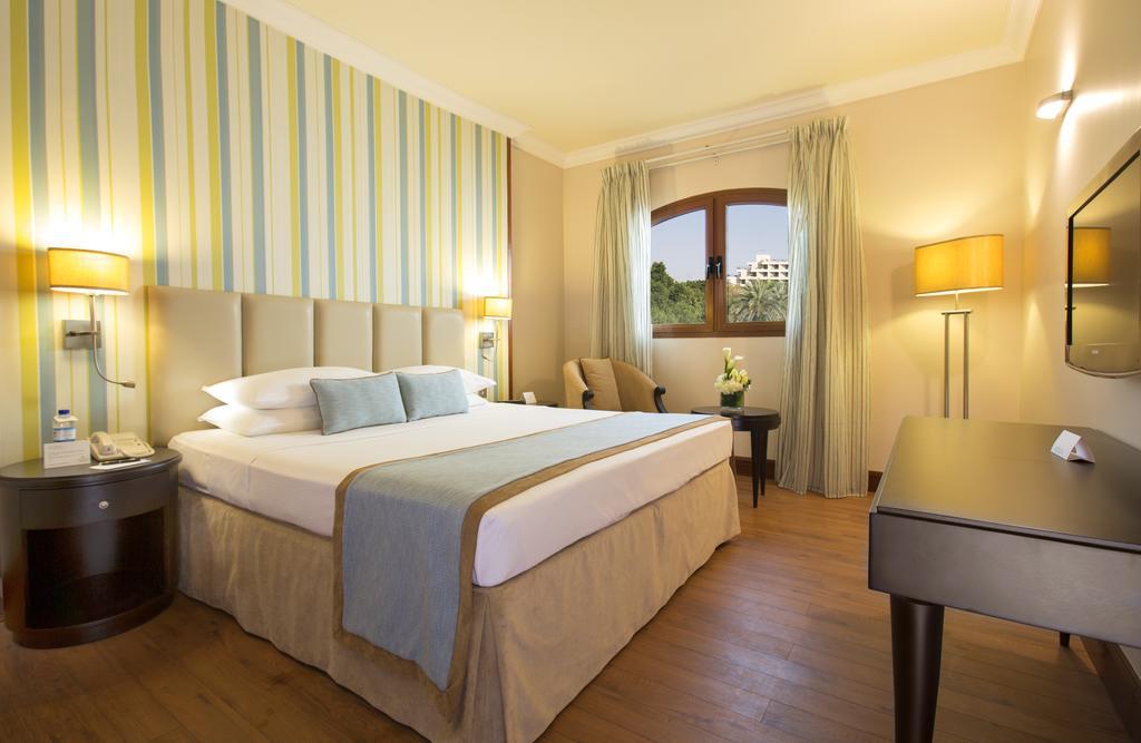 Danat Al Ain Resort Екстериор снимка A room at the hotel