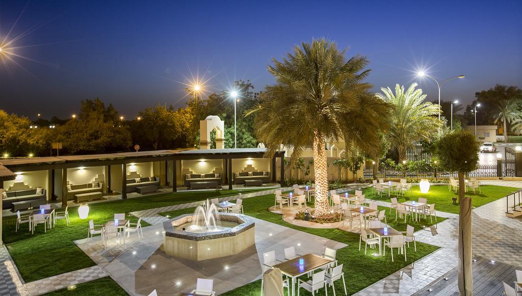 Danat Al Ain Resort Екстериор снимка The park at night